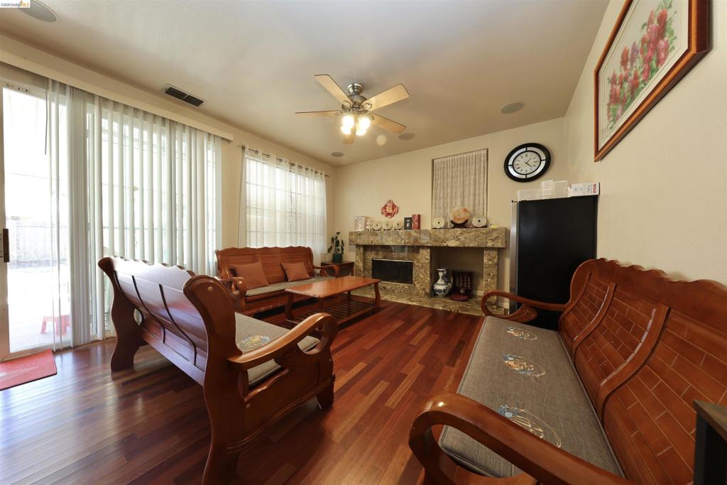 2641 Forty Niner Way