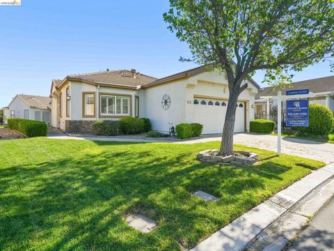 Photo of 714 Cherry Hills Ln, Rio Vista, CA 94571 (MLS # 41127830)