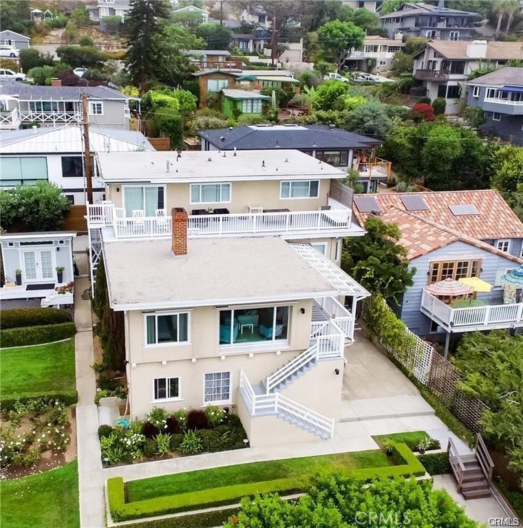 Spectacular unobstructed ocean view. Nestled on an impeccably maintained property in Woods Cove, steps from the ocean and walking distance to restaurants, shopping, and downtown. This Studio 1 bath unit features ocean views, full kitchen, washer and dryer. This unit also features access to landscaped grounds with access to lawn and sun deck.