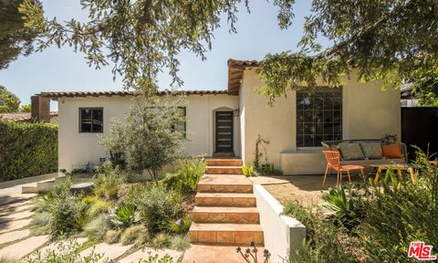 Photo of 3216 Ettrick Street, Los Angeles, CA 90027 (MLS # 26672189)