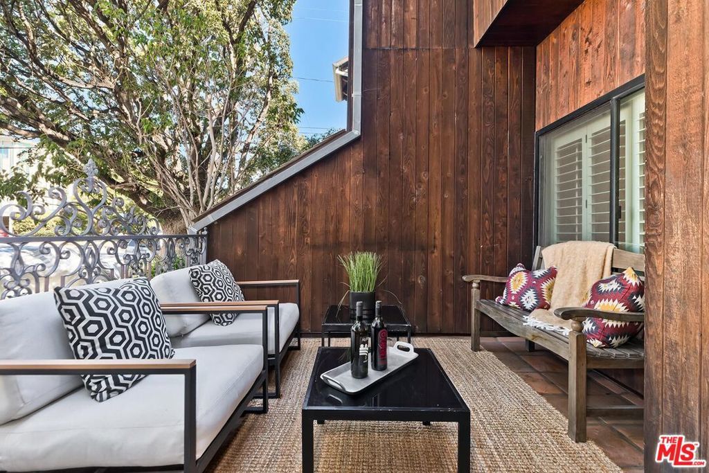 Photo of 808 Washington Avenue, Santa Monica, CA 90403 (MLS # 25609849)