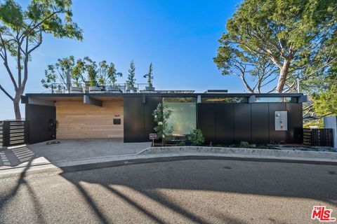 Photo of 5671 Spreading Oak Drive, Los Angeles, CA 90068 (MLS # 26663489)