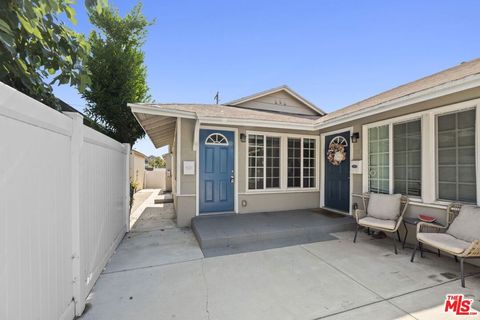 Photo of 1960 N Ontario Street St, Burbank, CA 91505 (MLS # 25620619)