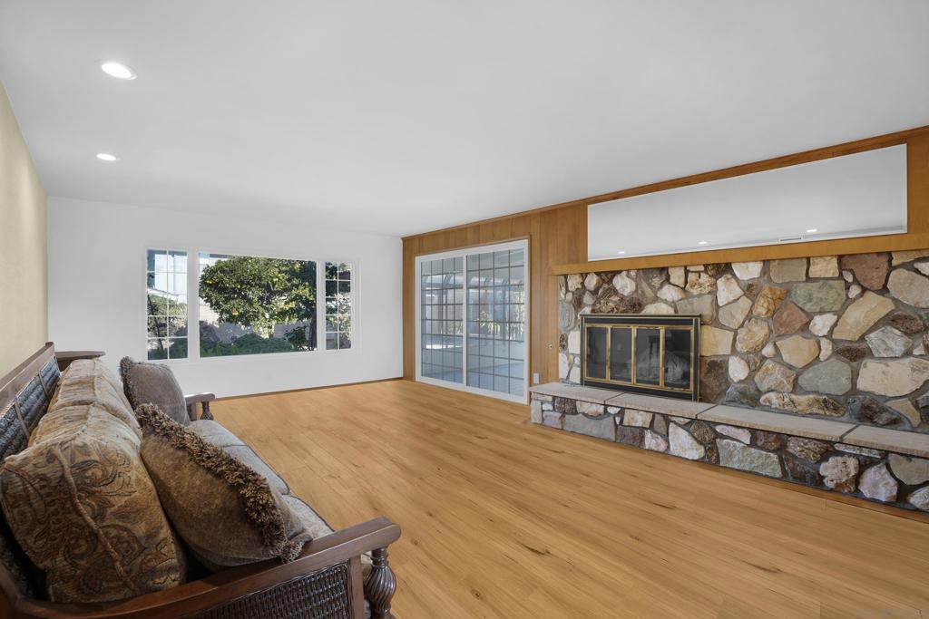 5852 Lomond Drive