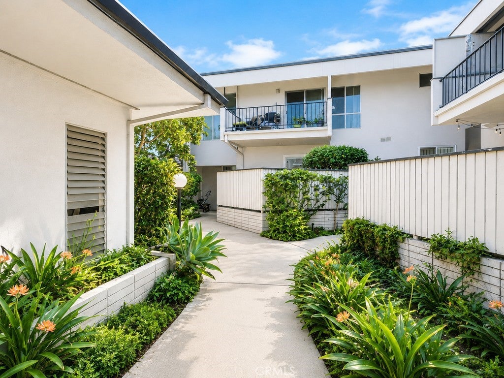 3166 S Sepulveda Boulevard 6, Los Angeles CA 90034