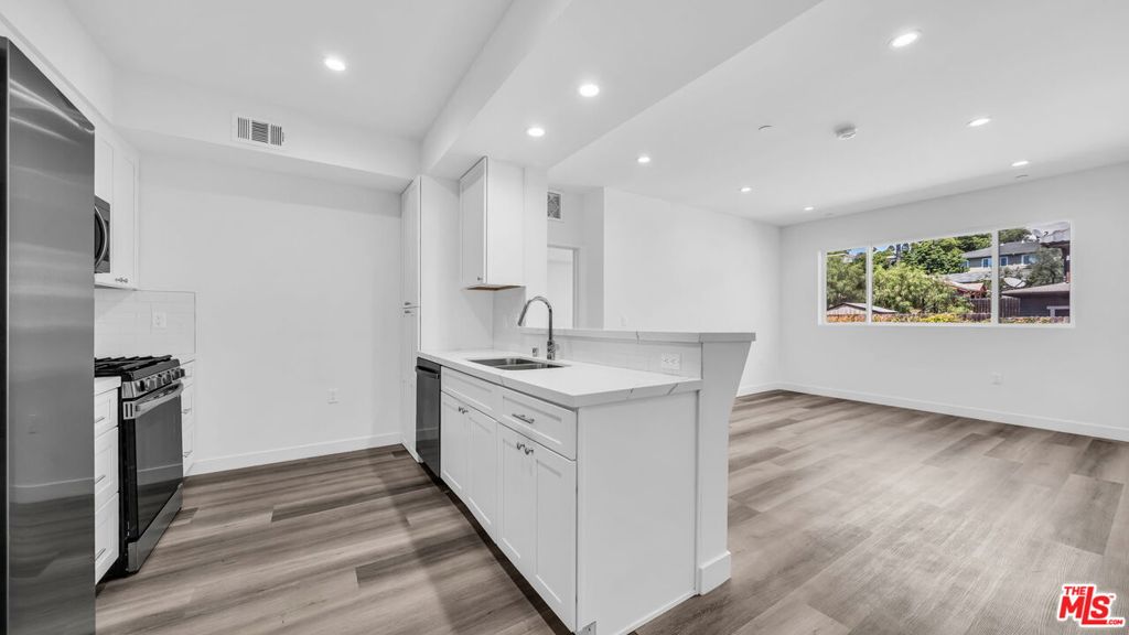 Light & bright modern 2bed/2bath new 2024 construction in a secure building located in the heart of Silverlake. The kitchen features all new stainless steel appliances and quart countertops. The bedrooms are spacious and both bathrooms are large. Primary has tub & shower and 2nd bathroom has a grand walk-in shower. Other features include in-unit washer & dryer, central AC, an elevator, a secure gated garage with EV charging, a fitness room and a rooftop deck with a dog walking area. PET FRIENDLY.