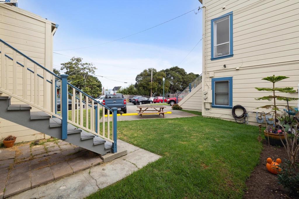 WEST END - Residential Income