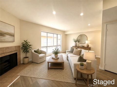 Photo of 7319 Hazeltine AVE #14, Van Nuys, CA 91405 (MLS # SR26099209)