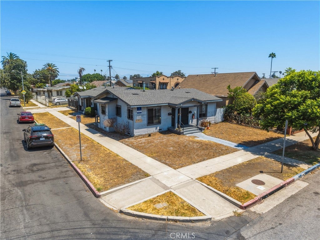 1457 W 52nd