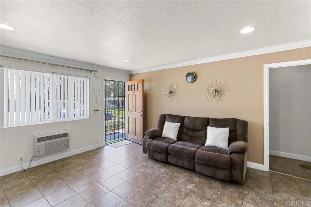 390 N 1st Street 23
