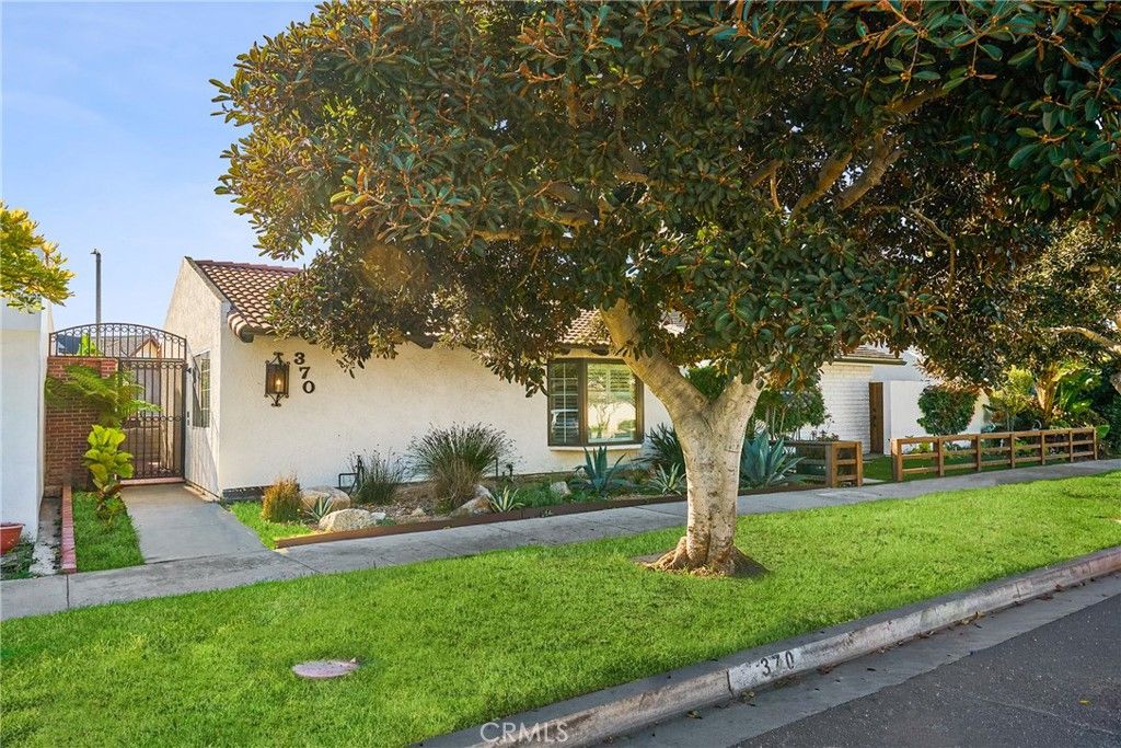 Photo of 370 Electric Ave, Seal Beach, CA 90740 (MLS # OC25272001)