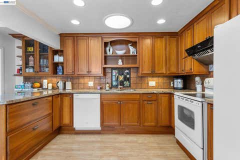 Tiny photo for 3270 Keith Ave Ave, Castro Valley, CA 94546 (MLS # 41142285)
