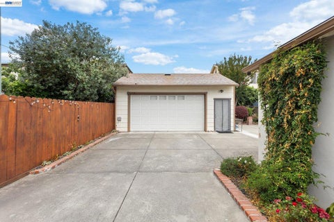Tiny photo for 3270 Keith Ave Ave, Castro Valley, CA 94546 (MLS # 41142285)