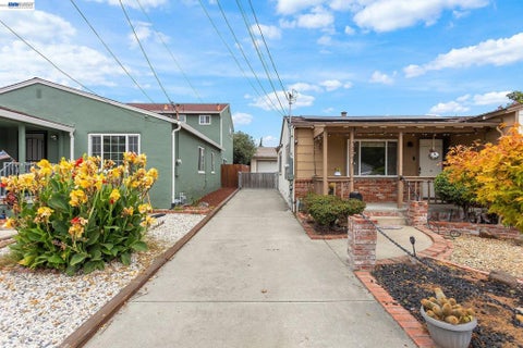 Tiny photo for 3270 Keith Ave Ave, Castro Valley, CA 94546 (MLS # 41142285)