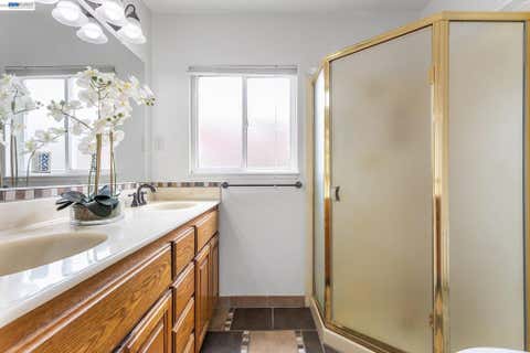 Tiny photo for 3270 Keith Ave Ave, Castro Valley, CA 94546 (MLS # 41142285)
