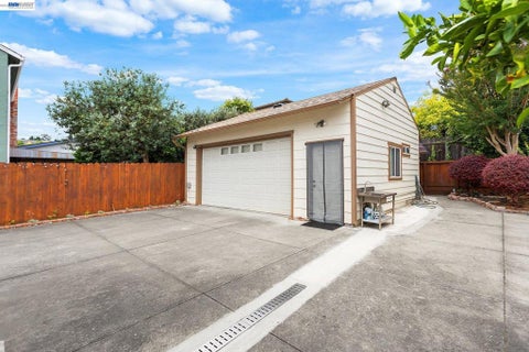 Tiny photo for 3270 Keith Ave Ave, Castro Valley, CA 94546 (MLS # 41142285)