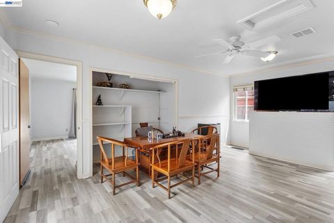 Tiny photo for 3270 Keith Ave Ave, Castro Valley, CA 94546 (MLS # 41142285)
