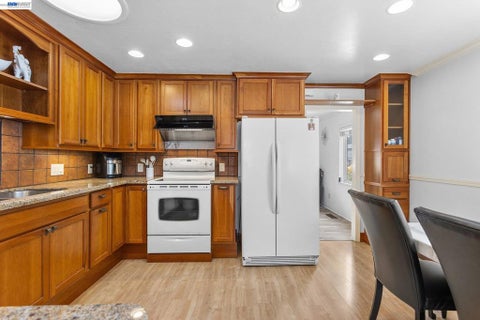 Tiny photo for 3270 Keith Ave Ave, Castro Valley, CA 94546 (MLS # 41142285)