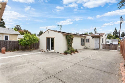 Tiny photo for 3270 Keith Ave Ave, Castro Valley, CA 94546 (MLS # 41142285)