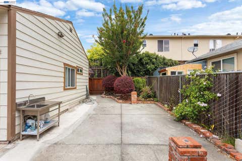 Tiny photo for 3270 Keith Ave Ave, Castro Valley, CA 94546 (MLS # 41142285)