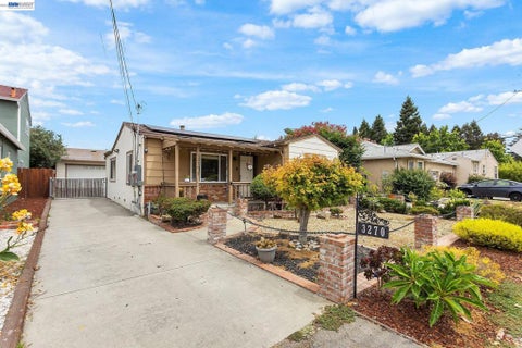 Tiny photo for 3270 Keith Ave Ave, Castro Valley, CA 94546 (MLS # 41142285)