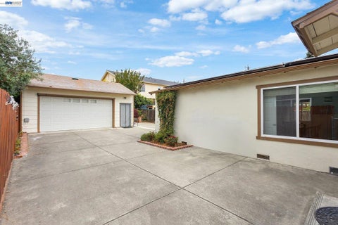 Tiny photo for 3270 Keith Ave Ave, Castro Valley, CA 94546 (MLS # 41142285)