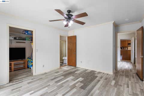 Tiny photo for 3270 Keith Ave Ave, Castro Valley, CA 94546 (MLS # 41142285)