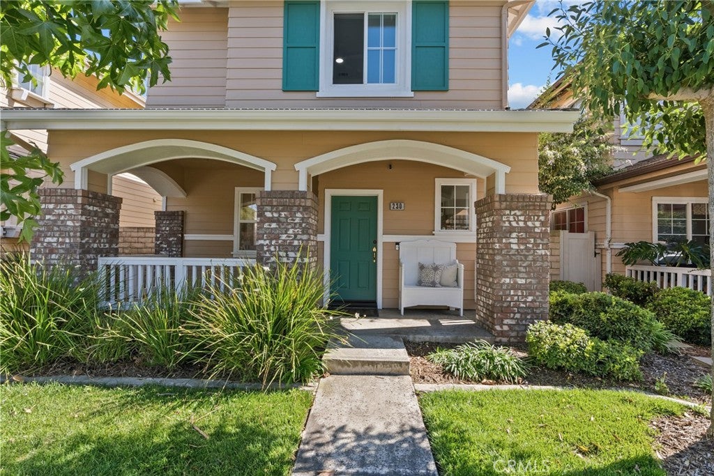 230 E Pleasant Valley