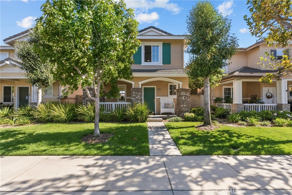 230 E Pleasant Valley