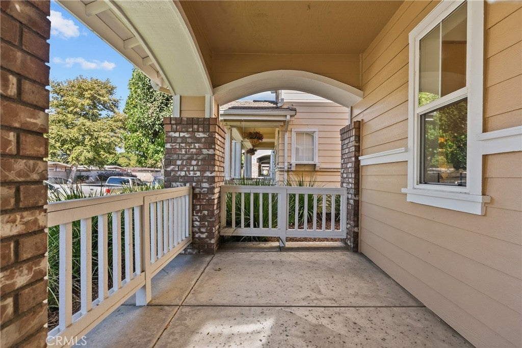 230 E Pleasant Valley