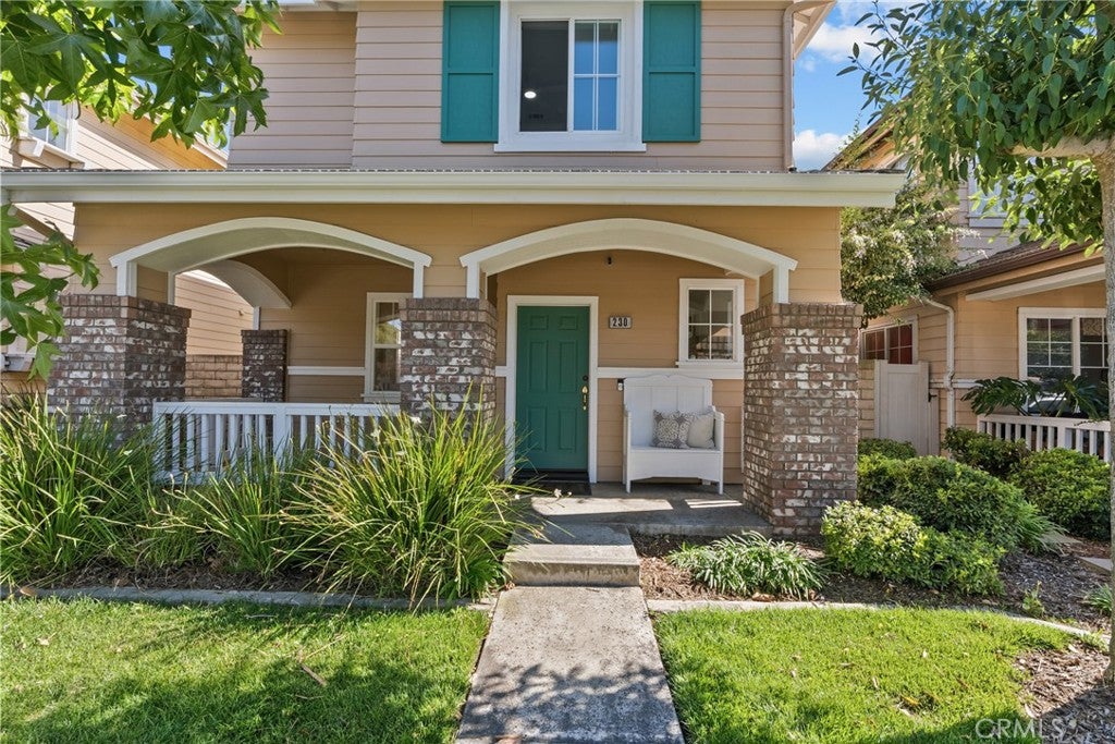 230 E Pleasant Valley