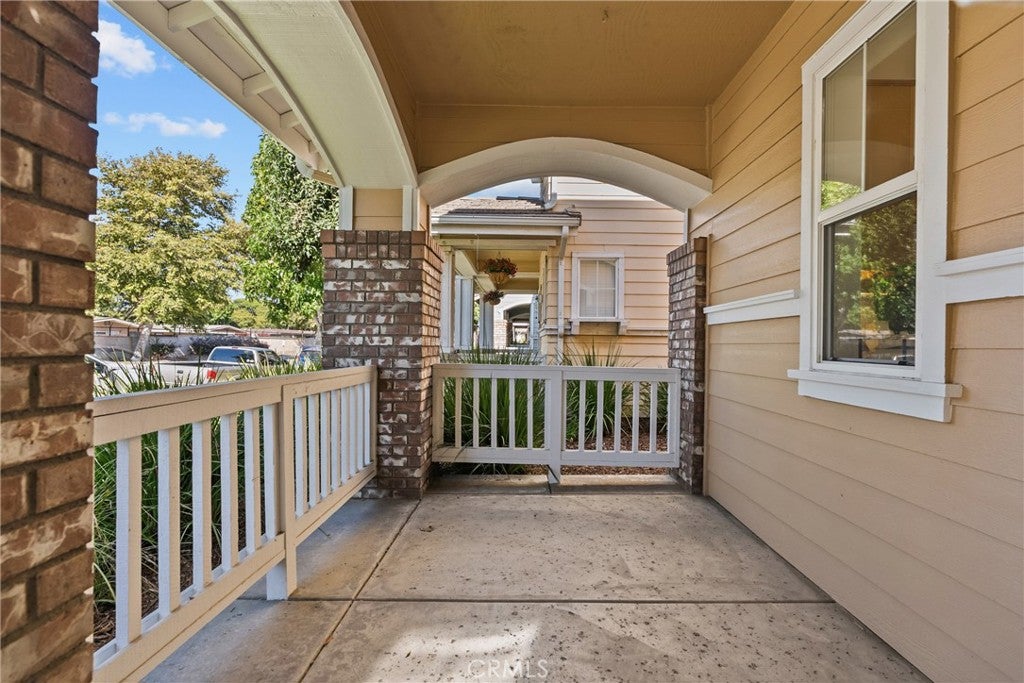 230 E Pleasant Valley