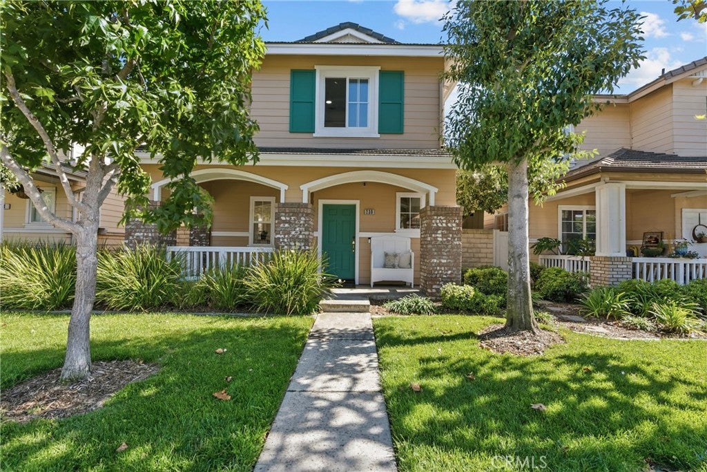 230 E Pleasant Valley