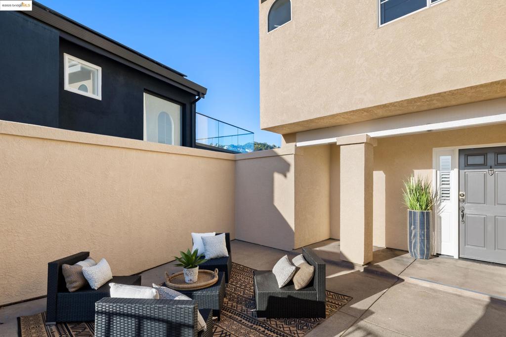 5668 Buena Vista Ave