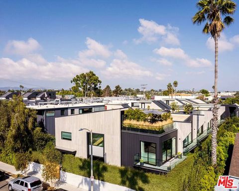 Photo of 330 Rennie Avenue #1, Venice, CA 90291 (MLS # 26704587)