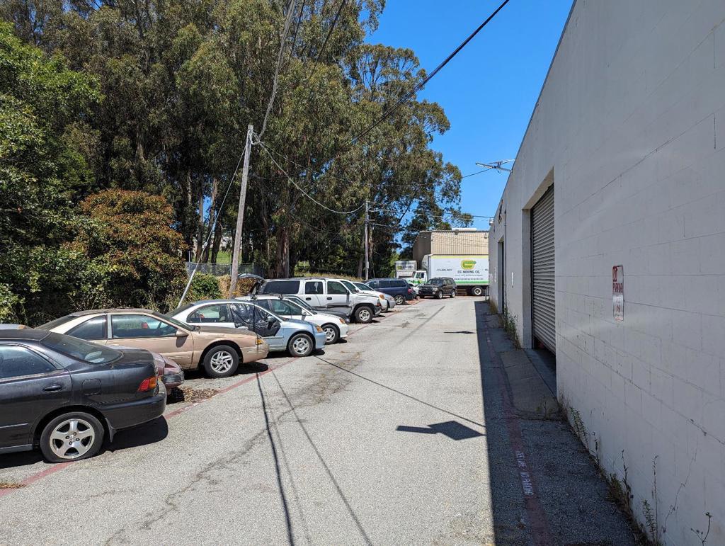 17251733 Mission Road