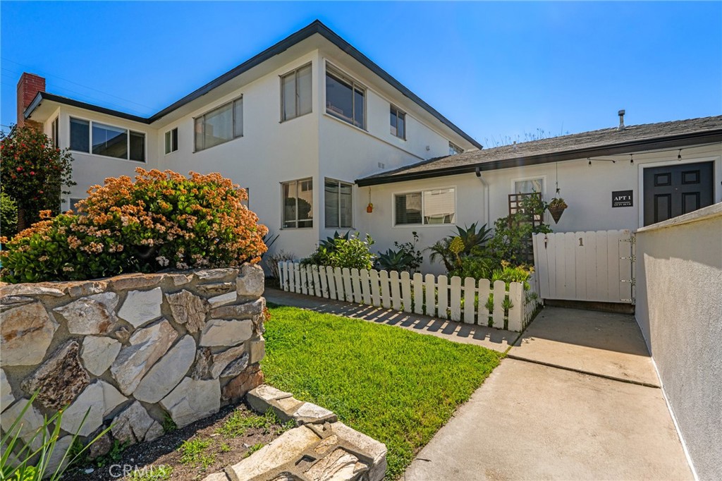 124 Palos Verdes Boulevard