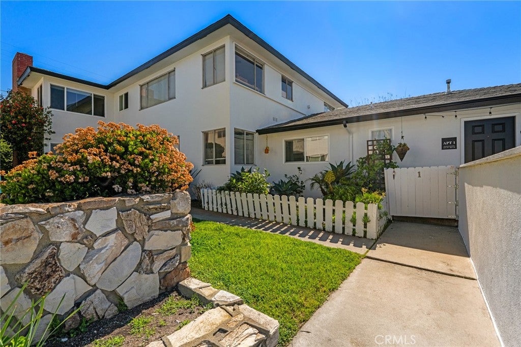 124 Palos Verdes Boulevard