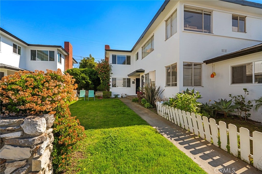 124 Palos Verdes Boulevard