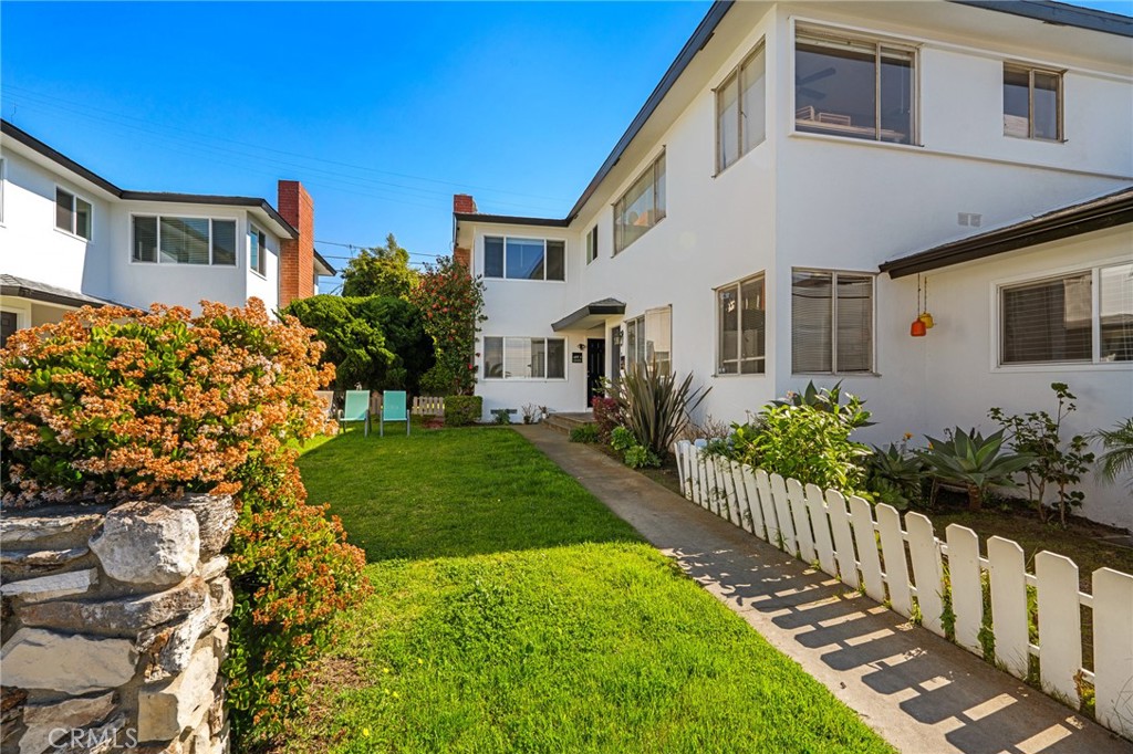 124 Palos Verdes Boulevard