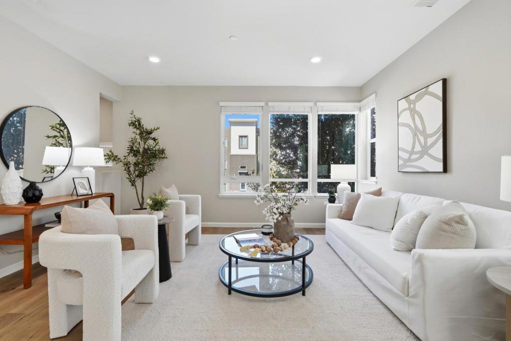162 Llano De Los Robles Avenue