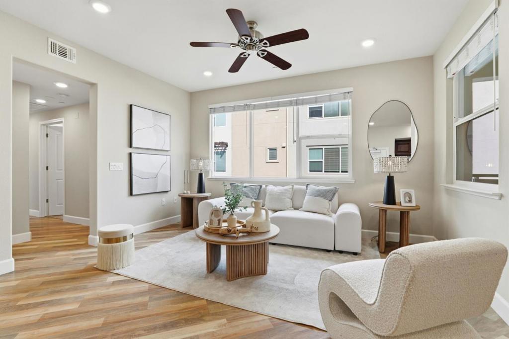 1120 Karby Terrace 203