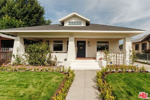 Photo of 1317 W 48th Street, Los Angeles, CA 90037 (MLS # 26656543)