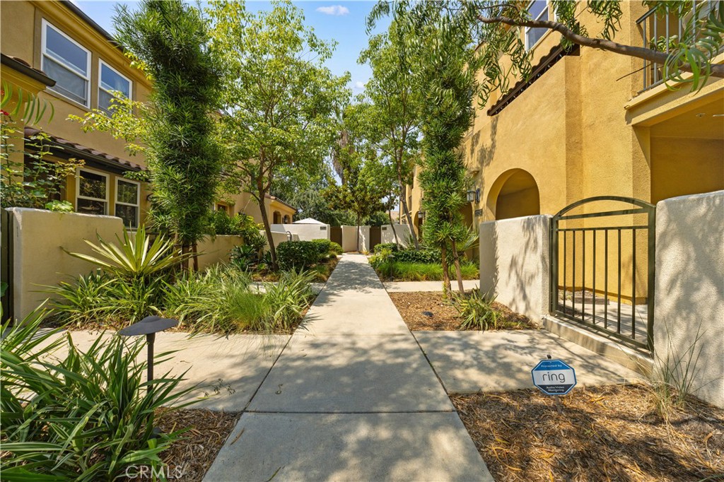 272 S Arroyo Drive C