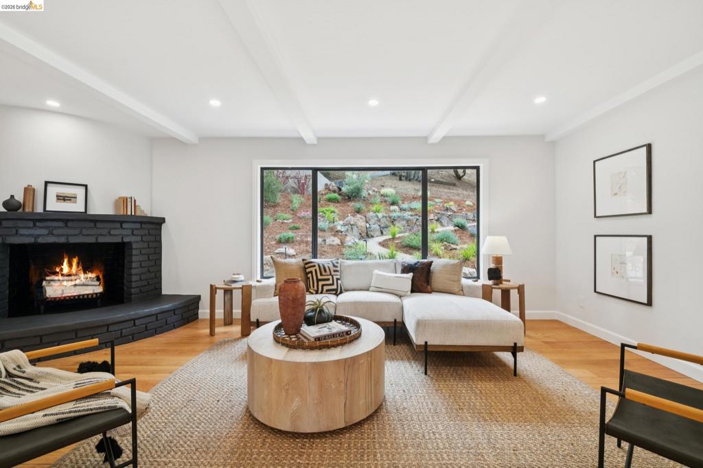 4325 Mountain View