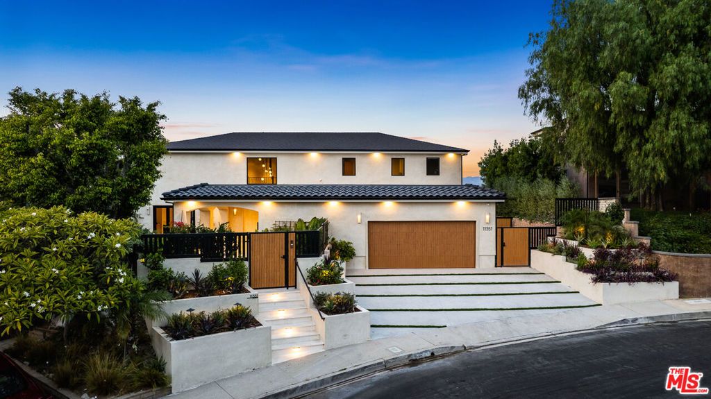 Photo of 11351 Dona Lisa Drive, Studio City, CA 91604 (MLS # 25618049)