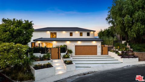 Photo of 11351 Dona Lisa Drive, Studio City, CA 91604 (MLS # 25618049)