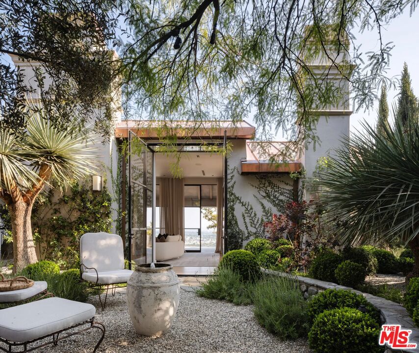 Photo of 9360 Readcrest Drive, Beverly Hills, CA 90210 (MLS # 26985089)