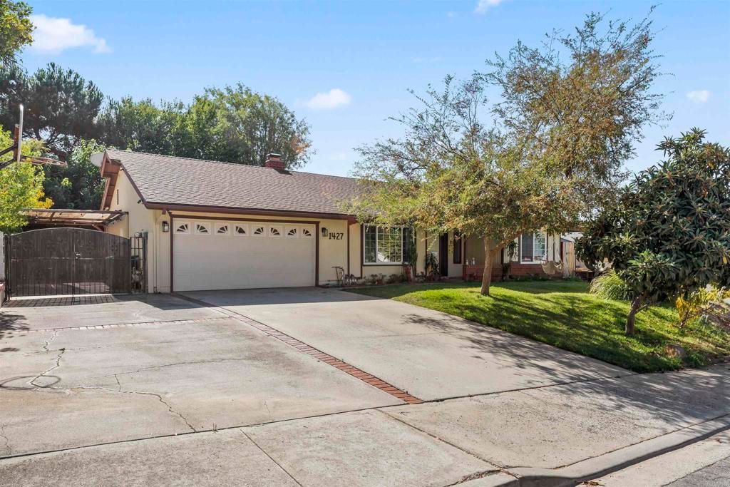 Photo of 1427 Kingston Drive, Escondido, CA 92027 (MLS # NDP2510375)