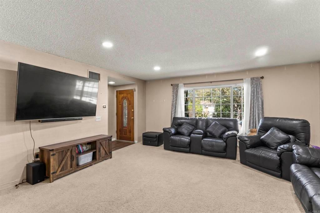 Photo of 1427 Kingston Drive, Escondido, CA 92027 (MLS # NDP2510375)